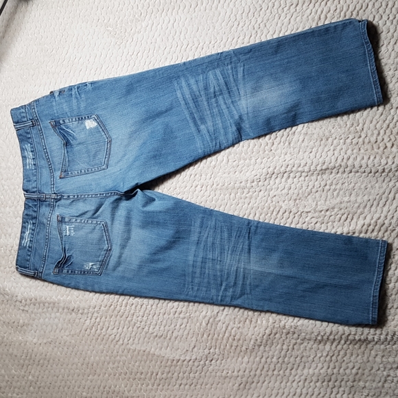 Distressed Cropped Jeans - Picture 4 of 8